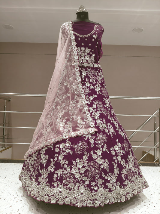 Lehenga floral de diseño con flores de color rosa oscuro