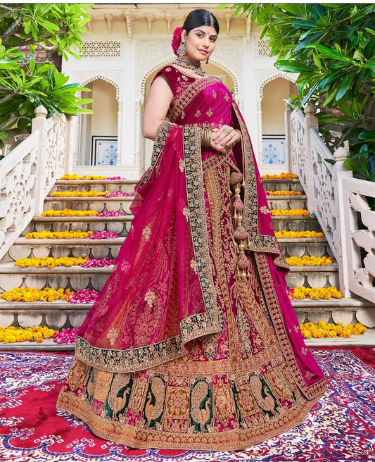 Lehenga nupcial majestuosa de pavo real color mostaza y granate con doble duptta