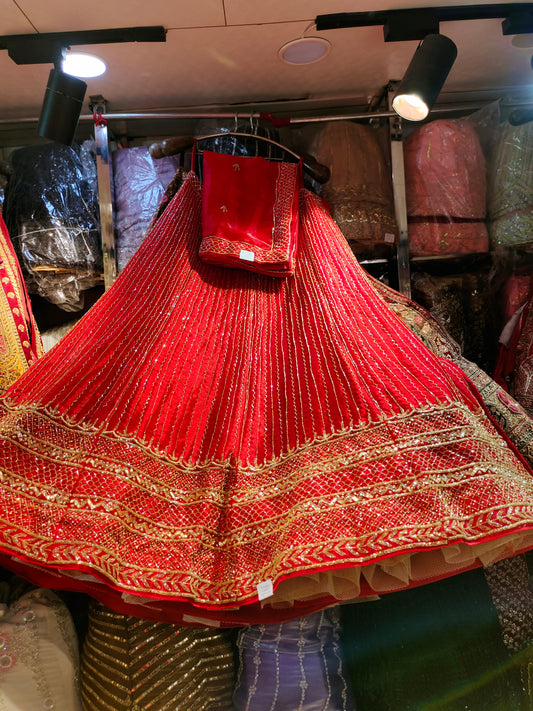 Lehenga de diseñador con secuencia de trabajo en naranja y rosa