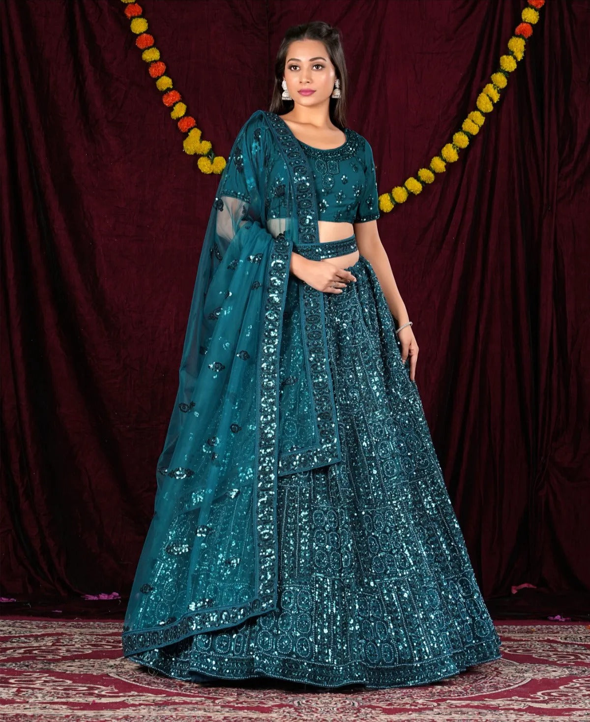 Lehenga majestuosa de color verde oscuro brillante