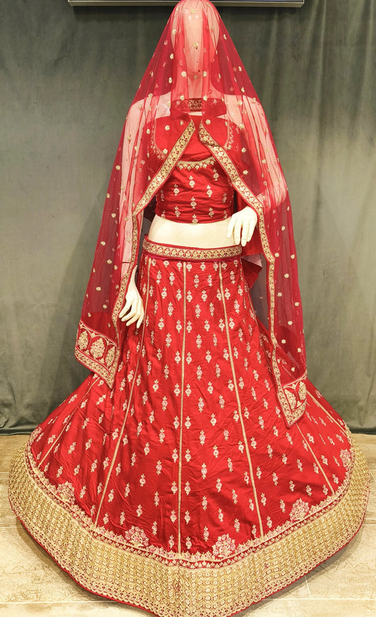 Bonita lehenga nupcial de color rojo y rosa