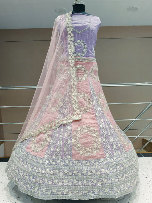 Lehenga majestuosa de color rosa lavanda