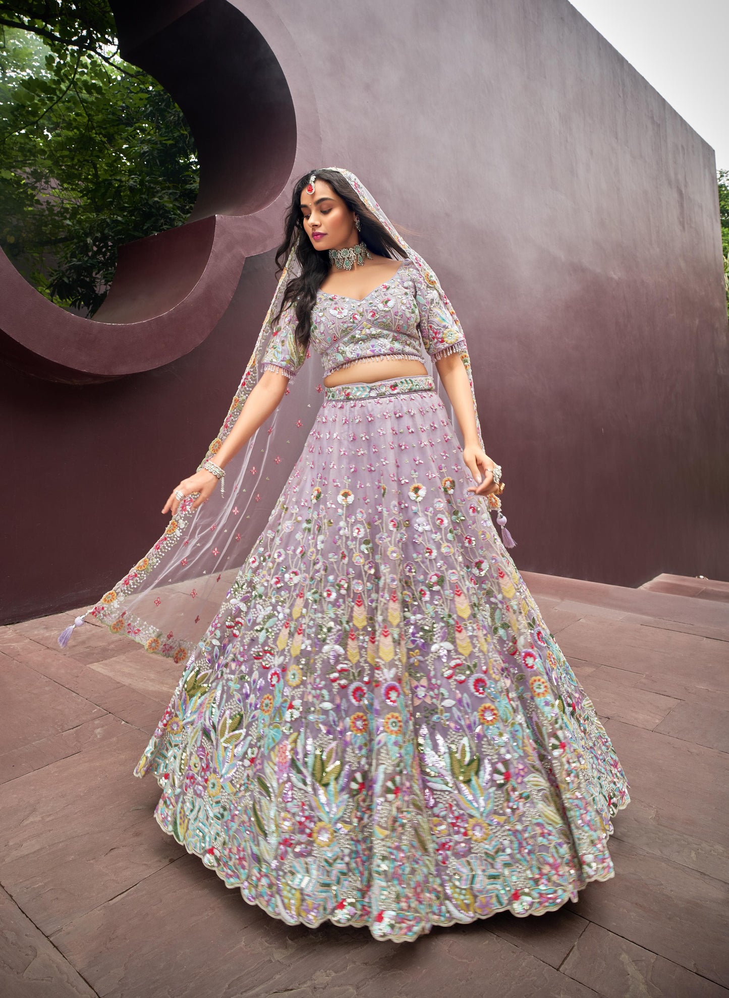 Lehenga majestuosa de color rosa lavanda para niña