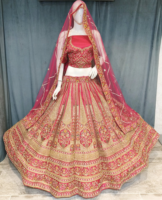 Fabuloso lehenga rojo dorado de más de 6 metros de largo y gran vuelo