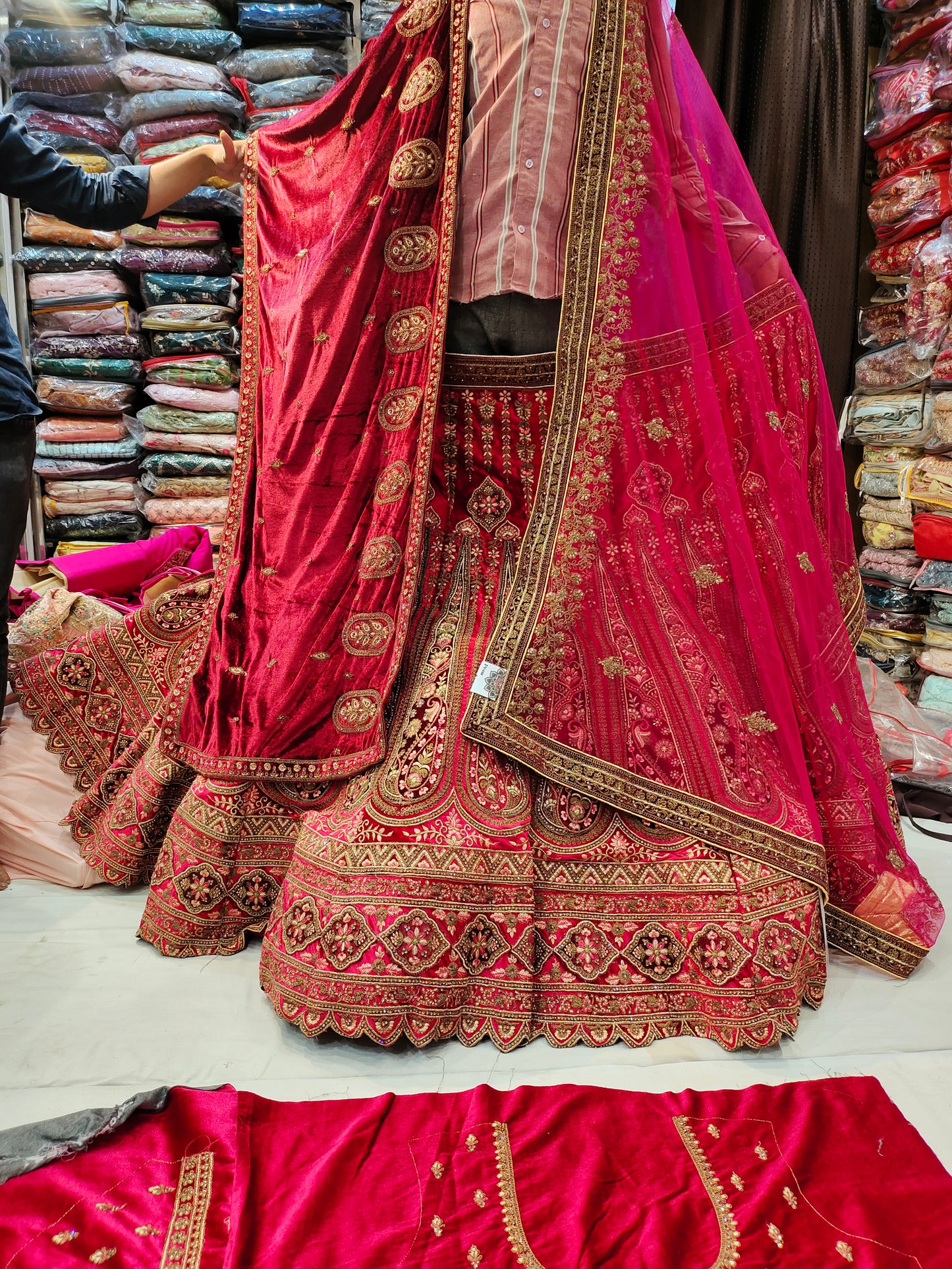 Gajab Red Lehenga doble dupatta