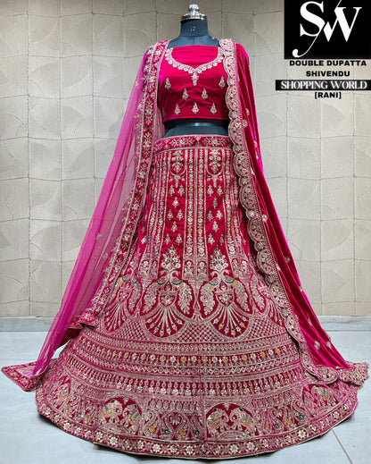 Fantástica lehenga nupcial con doble dupatta y estampado de pavo real