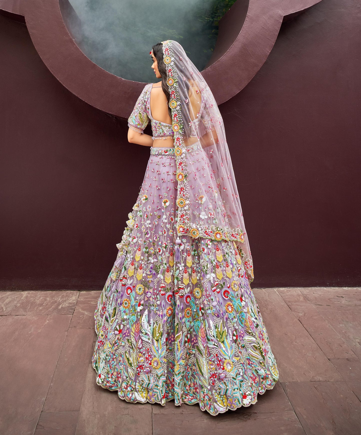 Lehenga majestuosa de color rosa lavanda para niña