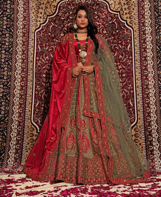 Hermosa lehenga nupcial de doble duptta en rojo y verde