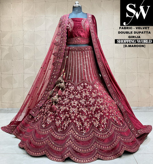 Preciosa lehenga de novia con doble dupatta en color granate oscuro