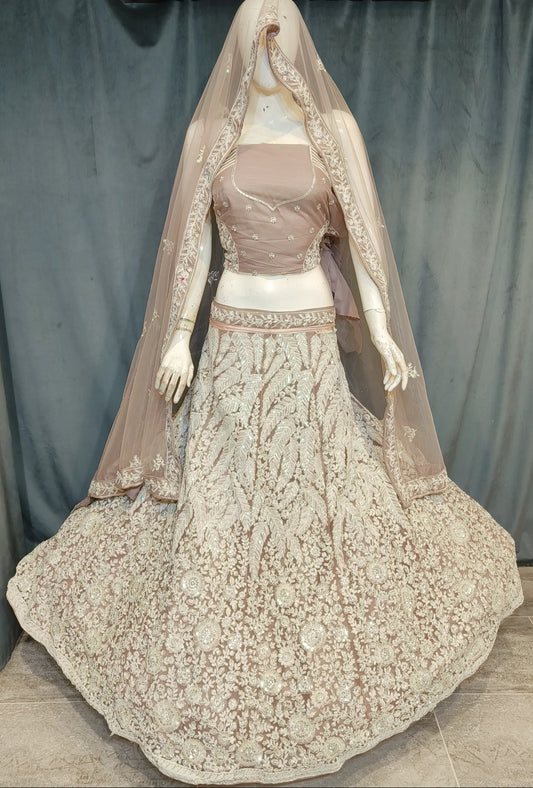 Lehenga marrón rosada lujosa