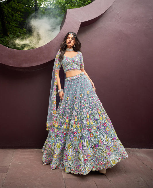 Encantadora y pesada lehenga azul cielo de niña