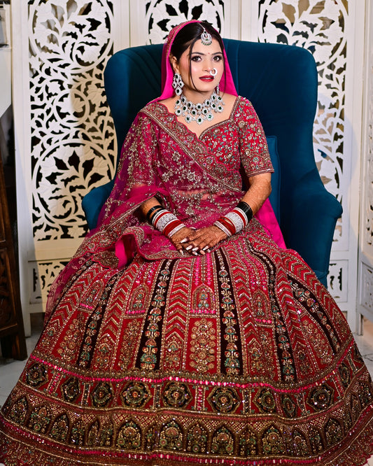 Encantadora lehenga nupcial pesada de color rosa oscuro (cliente satisfecha)