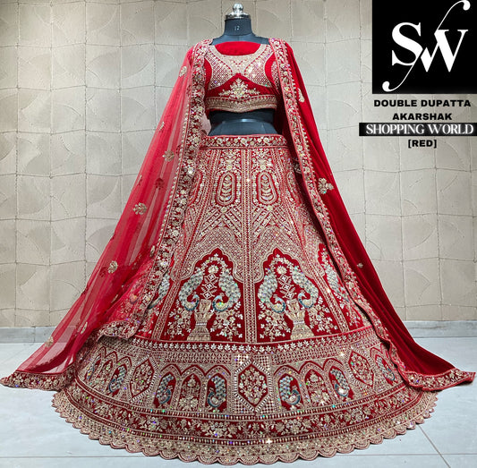 Lehenga nupcial con doble dupatta y bonito estampado de pavo real rojo