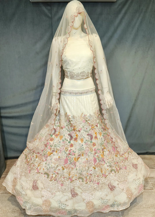 Atractiva lehenga blanca