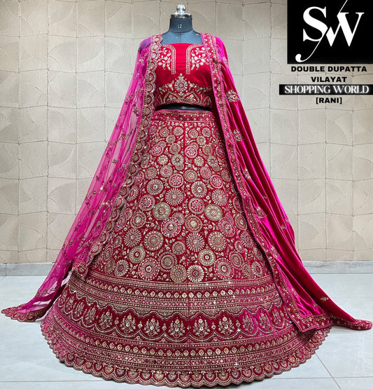 Elegante lehenga nupcial con doble dupatta en tono rosa rani