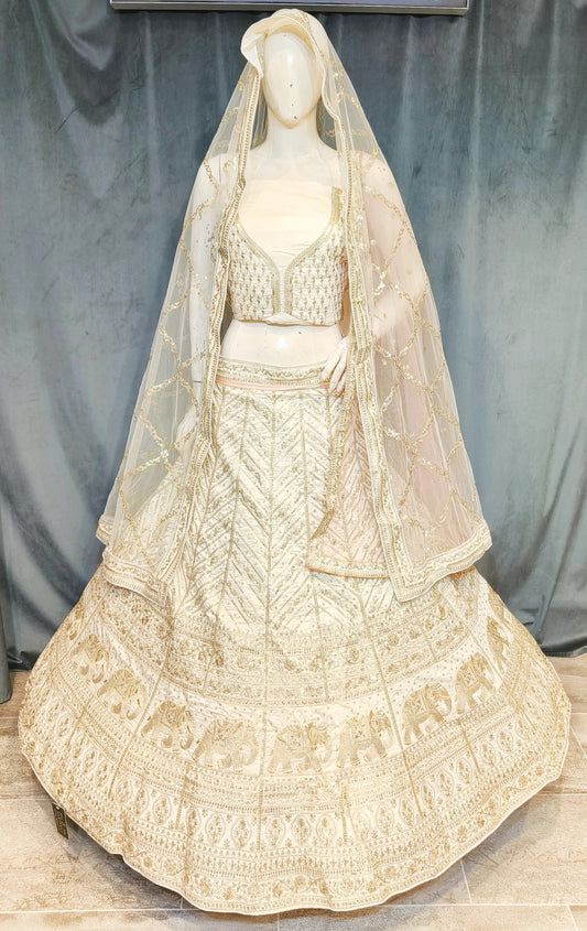 Lehenga nupcial color blanco roto con gajraj pesado