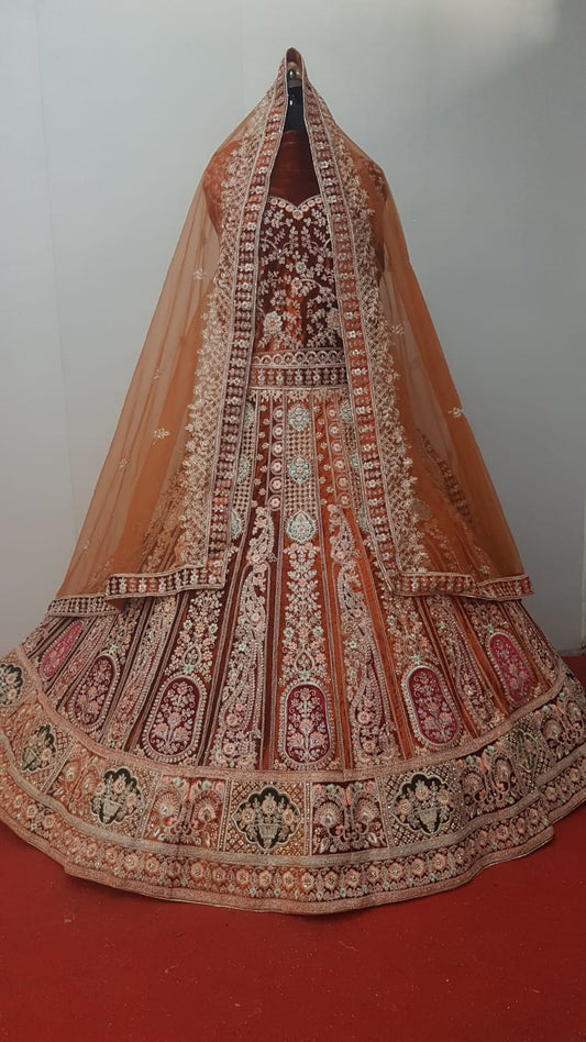 Fantástica lehenga de novia de color naranja