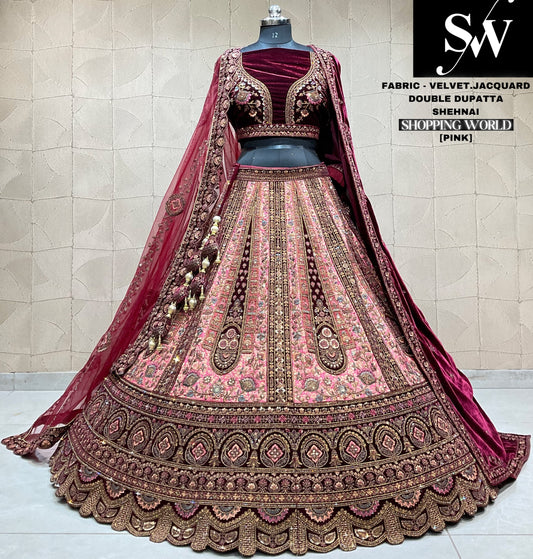 Bonita lehenga de novia de color rosa granate con doble capa