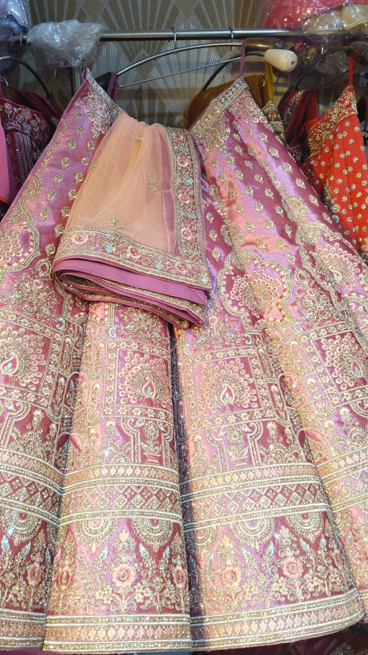 Lehenga de novia rosa