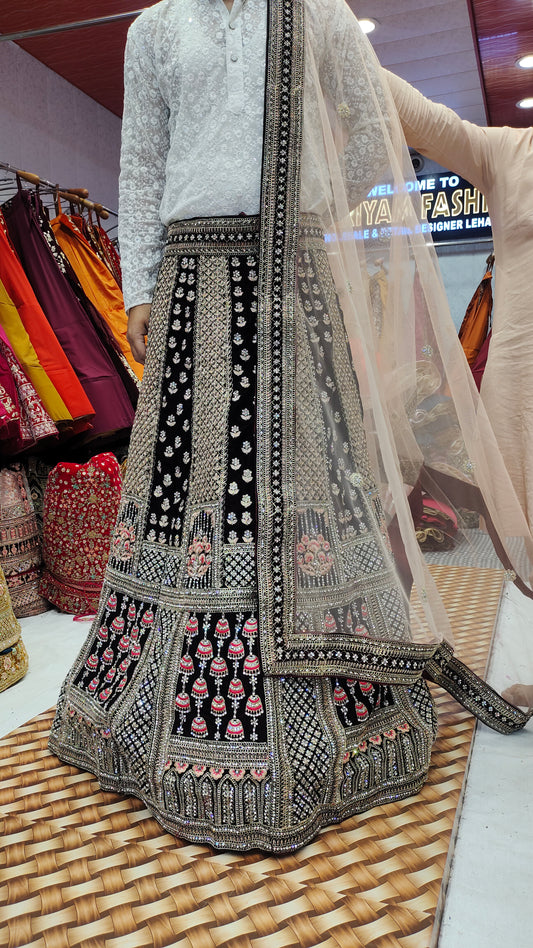 Atractiva jhumka lehenga negra